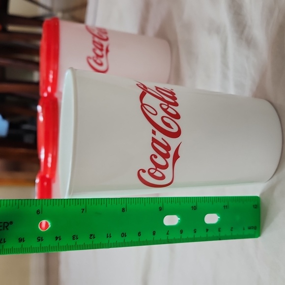 6 Plastic Cups with Lids with the Coca Cola logo - Picture 6 of 8